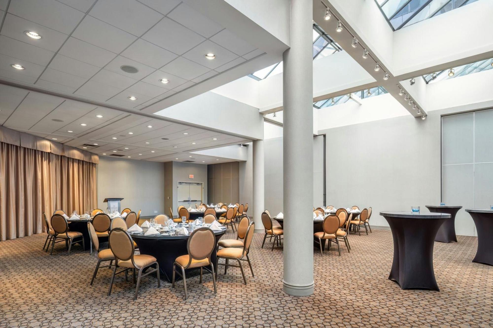 Sheraton Vancouver Guildford Hotel Surrey Exterior photo