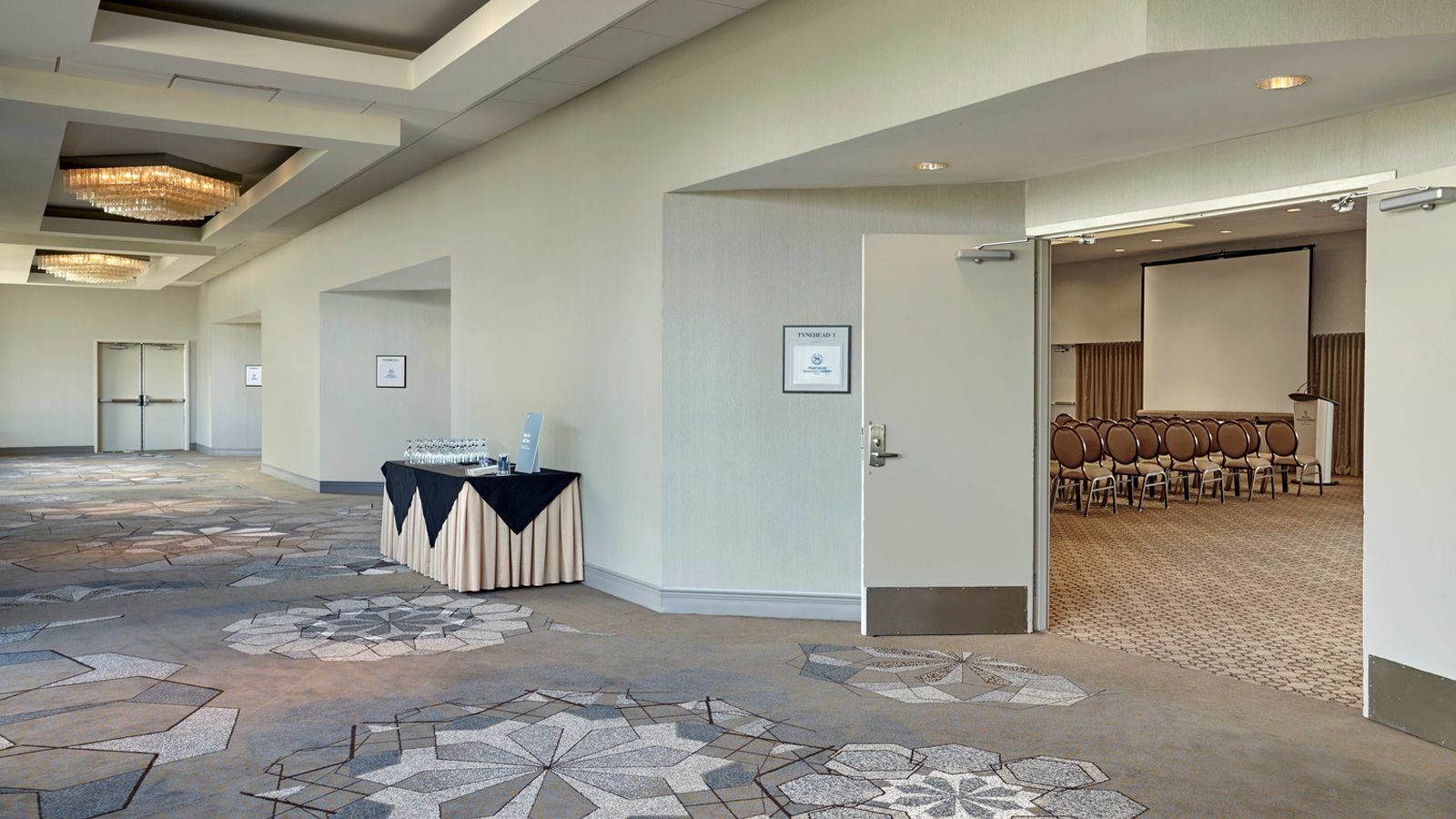 Sheraton Vancouver Guildford Hotel Surrey Exterior photo